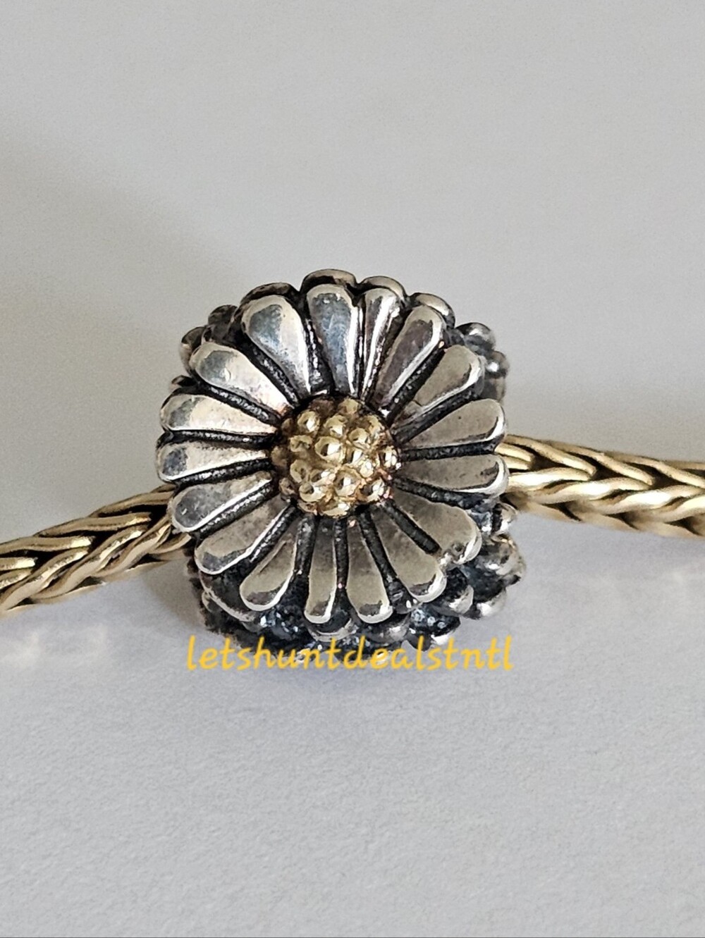 Authentic Trollbeads Daisy Charm Sterling Silver 925 & Yellow Gold 18K. 41816.